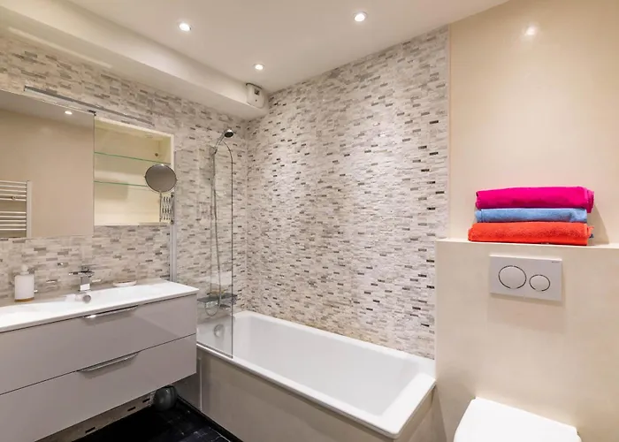 Апартаменты Tanit Piscine, 6 Couchages, Parking Антиб